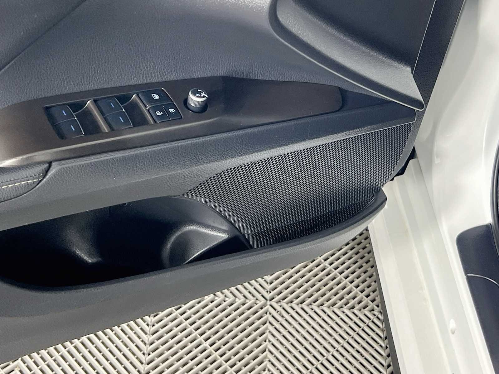 Used 2021 Wind Chill Pearl Toyota XSE image 18