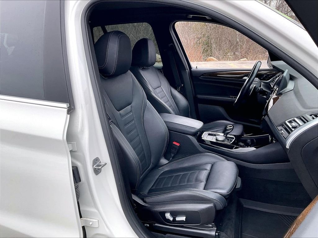 Used 2022 White BMW xDrive30i image 10