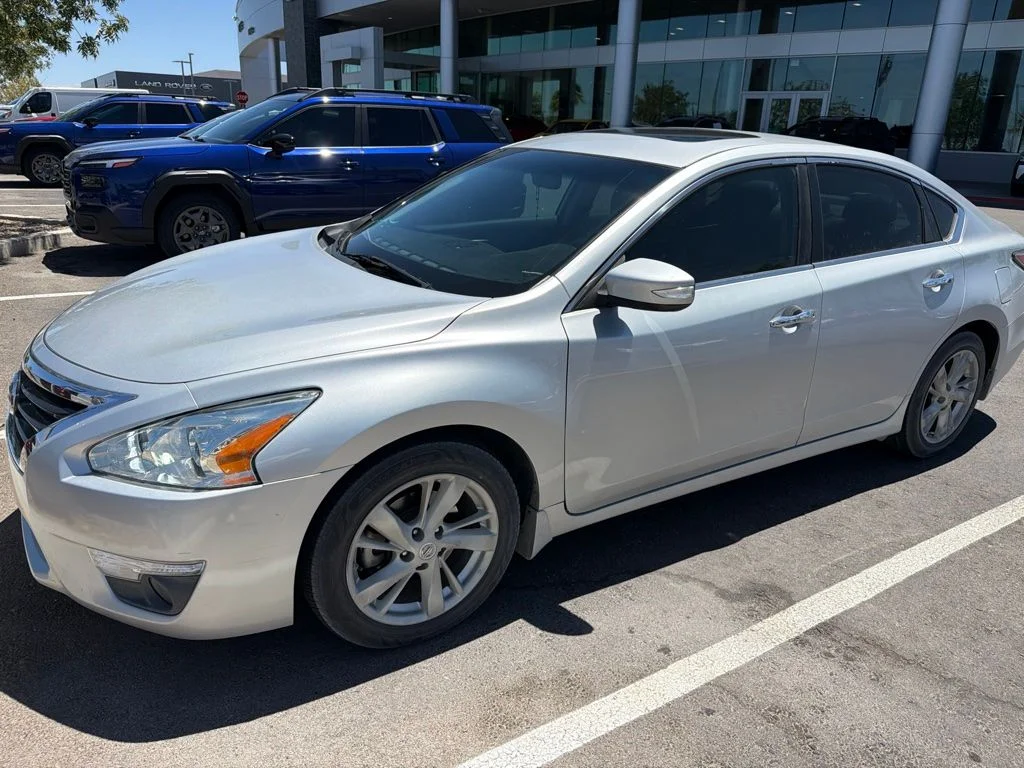 Used 2014 Silver Nissan 2.5 SL image 5