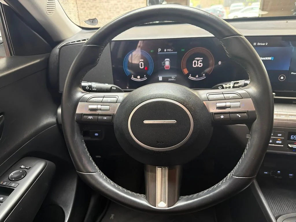 Used 2025 Atlas White Hyundai SEL image 19