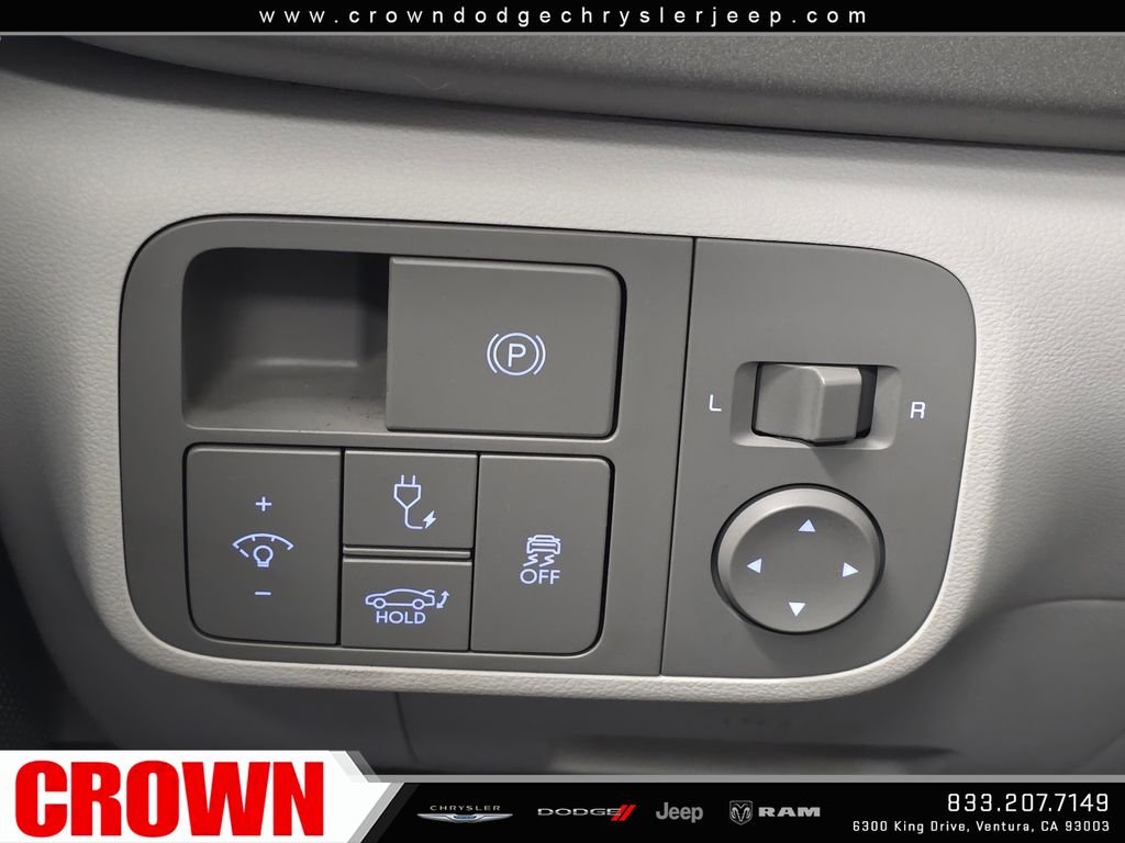 Used 2023 White Hyundai SEL image 31
