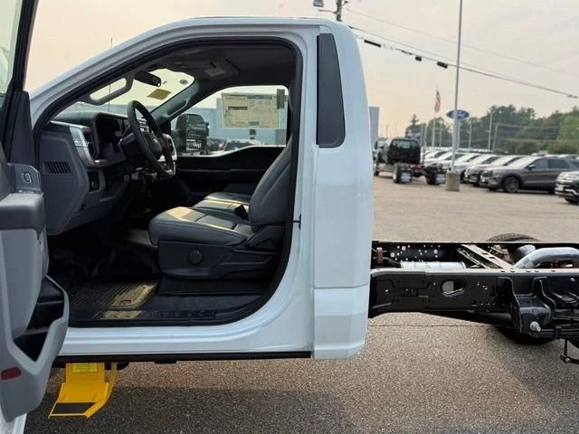 New 2026 Oxford White Ford F-350® XL image 10