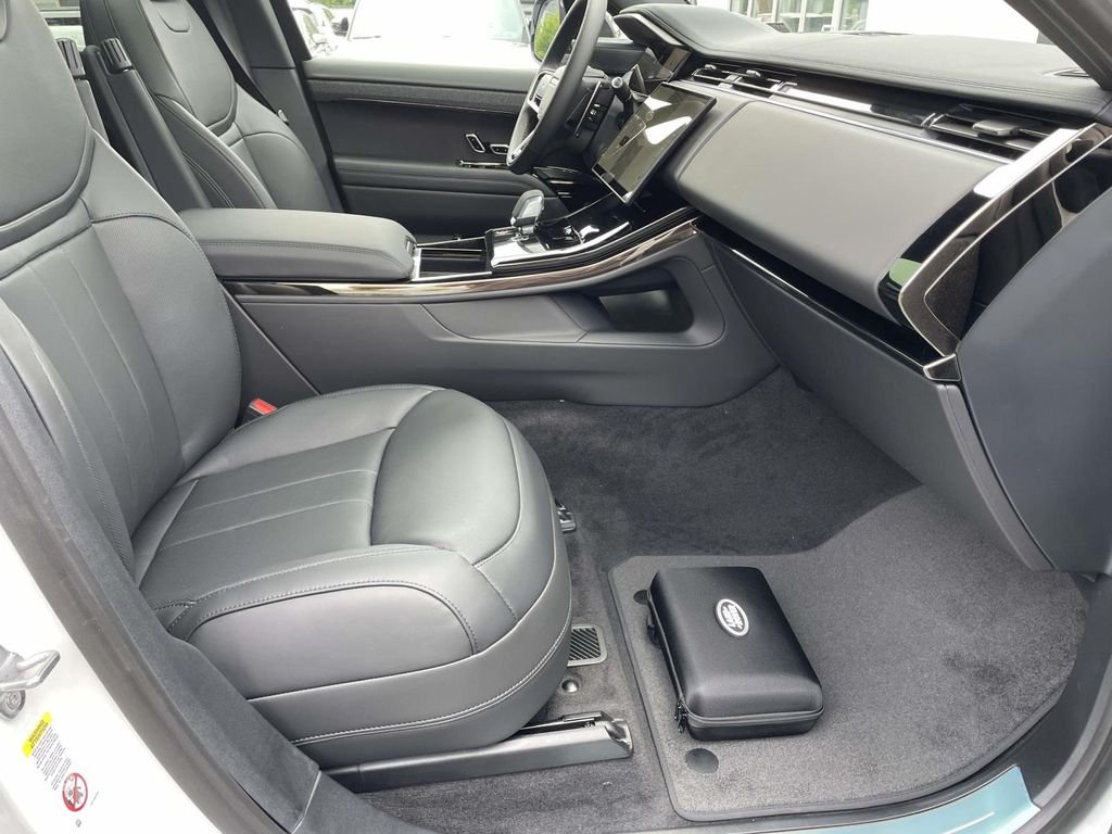 New 2026 Fuji White Land Rover Dynamic SE image 20