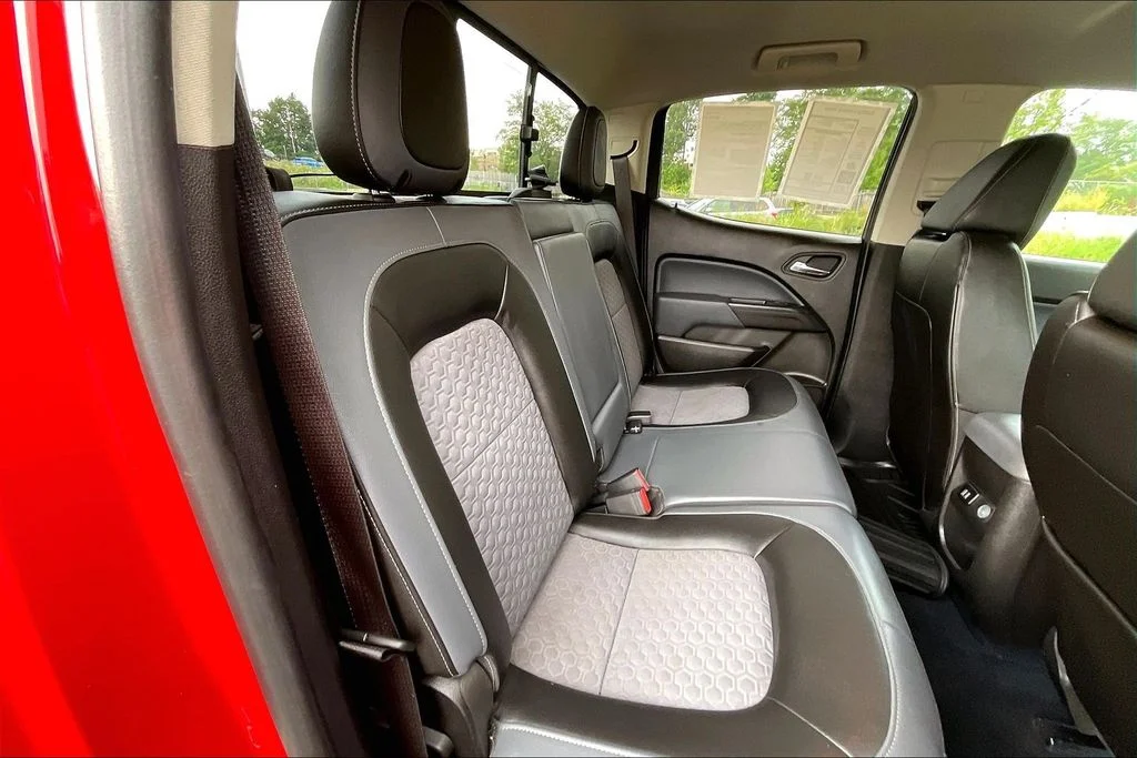 Used 2015 Red Chevrolet Z71 image 25