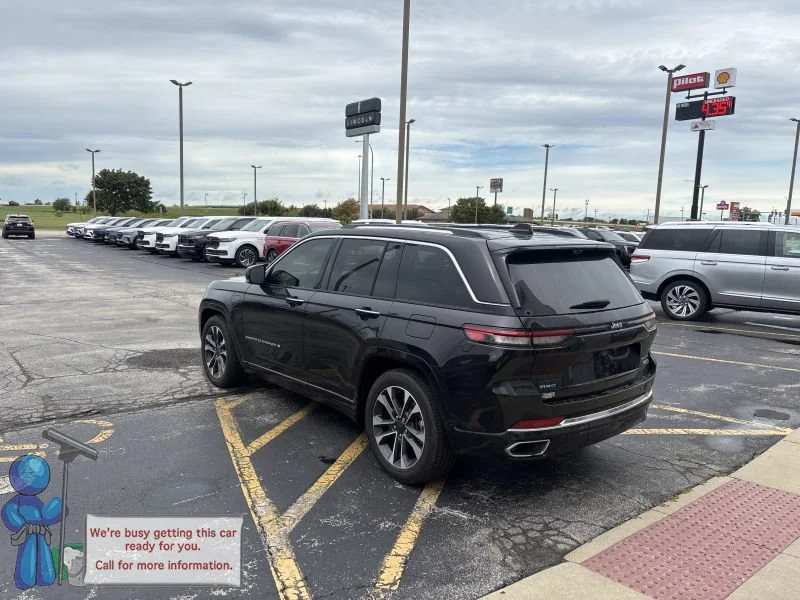 Used 2023 Diamond Black Crystal Pearlcoat Jeep Overland 4xe image 3