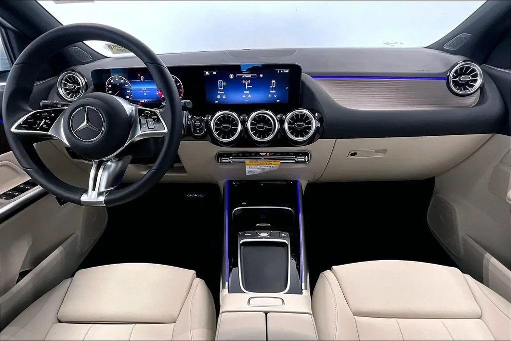 New 2026 Polar White Mercedes-Benz GLA 250 image 17