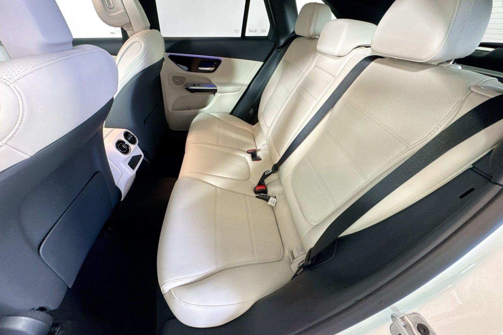 New 2026 Polar White Mercedes-Benz GLC 300 image 22