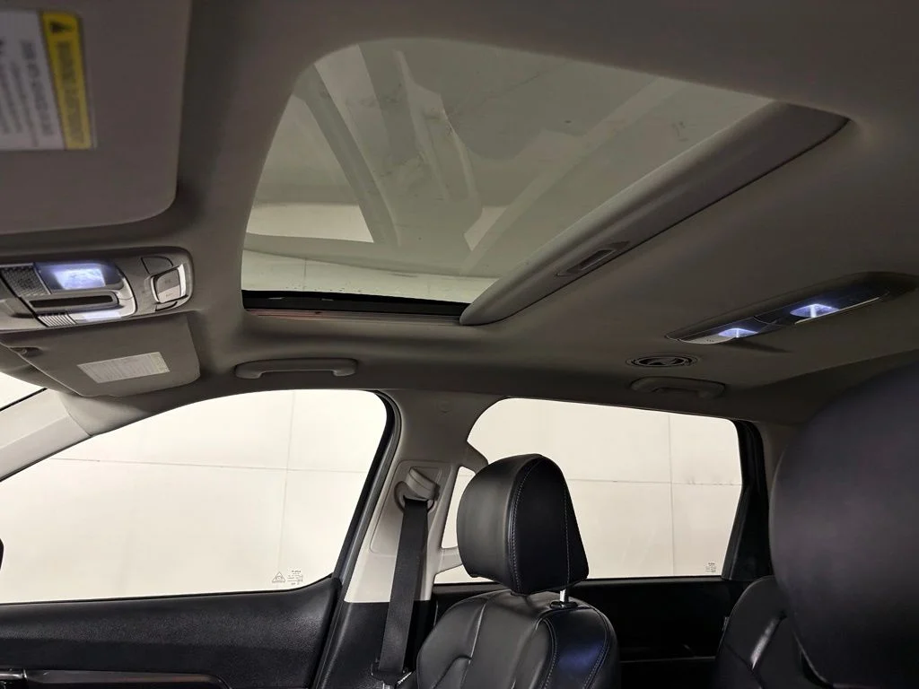 Used 2025 Silver Kia S image 19