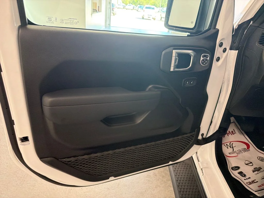 New 2027 Bright White Clear-Coat Paint Jeep Sport image 13