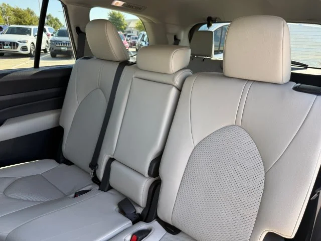 Certified Used 2024 WIND CHILL PEARL Toyota XLE image 28