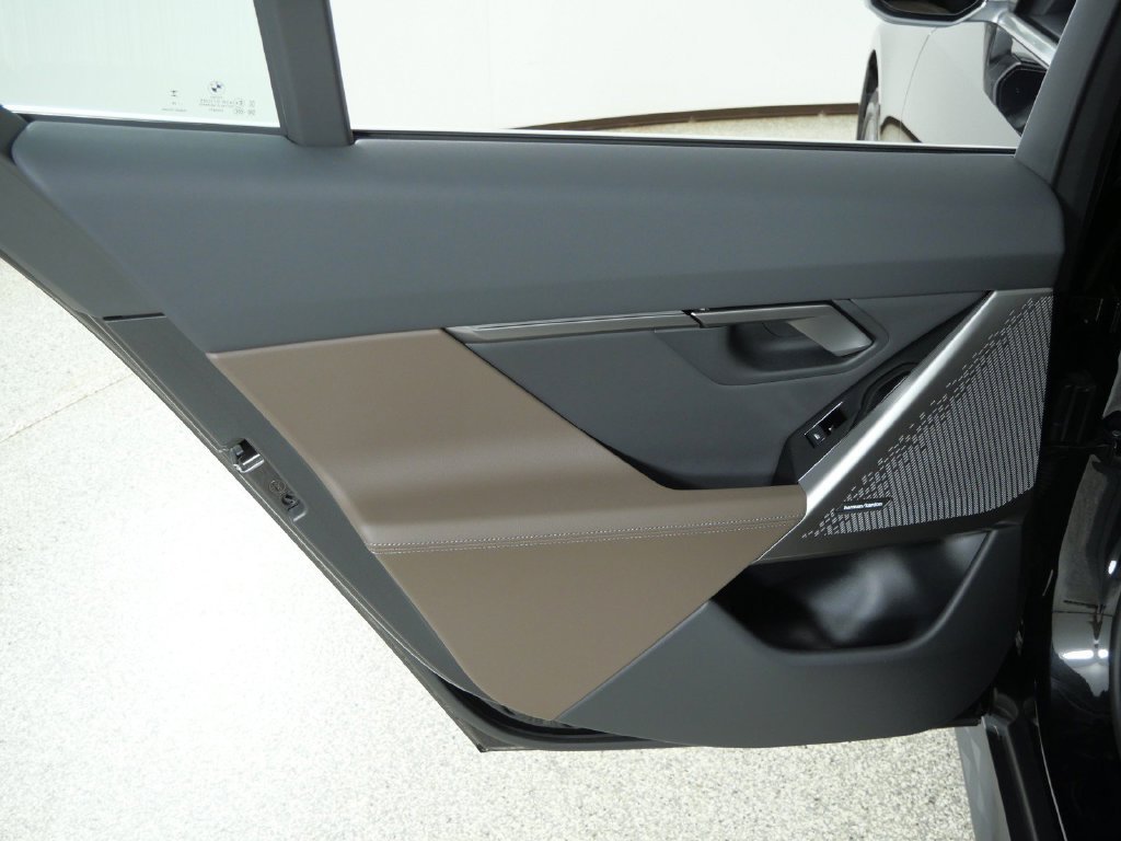 New 2027 Black Sapphire Metallic BMW 530i xDrive image 29