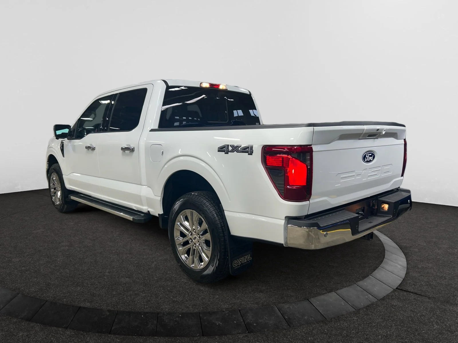 New 2026 Oxford White Ford XLT image 3