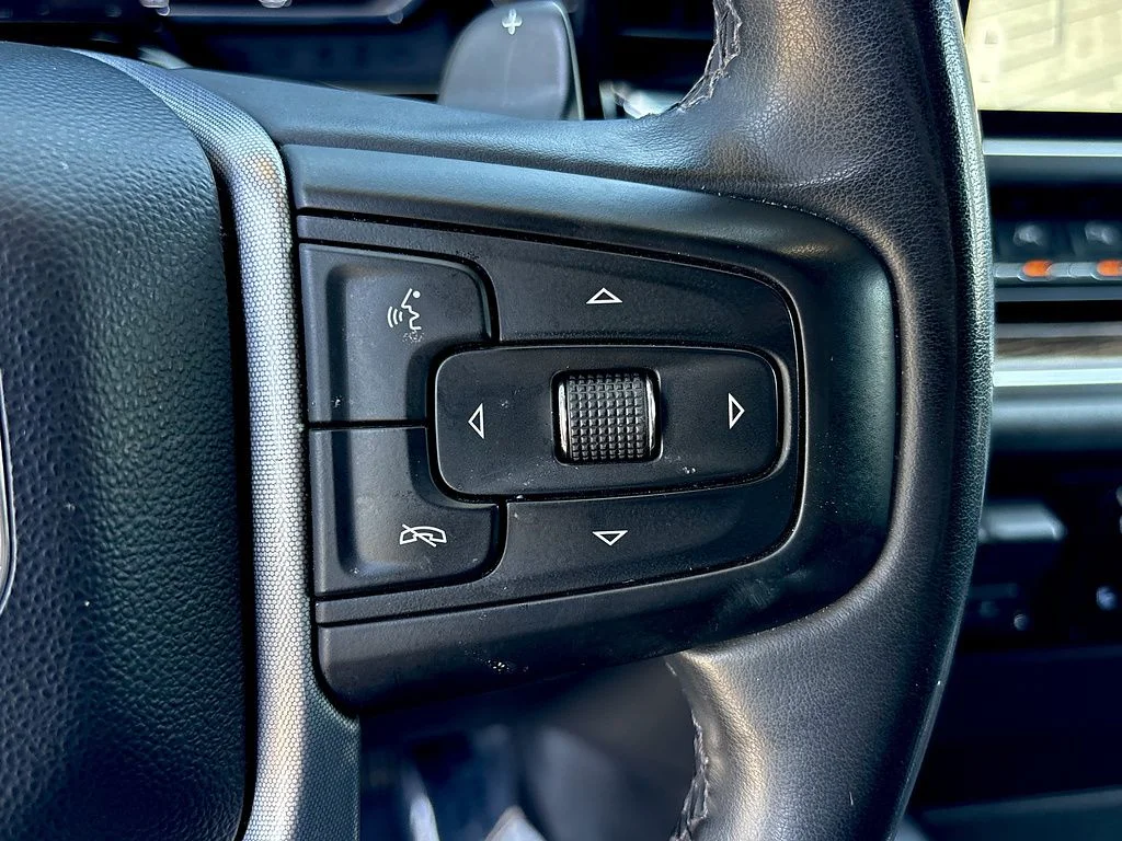 Used 2024 White GMC Elevation image 17