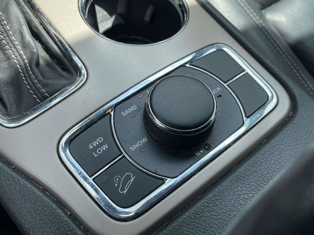 Used 2017 Gray Jeep Limited image 23