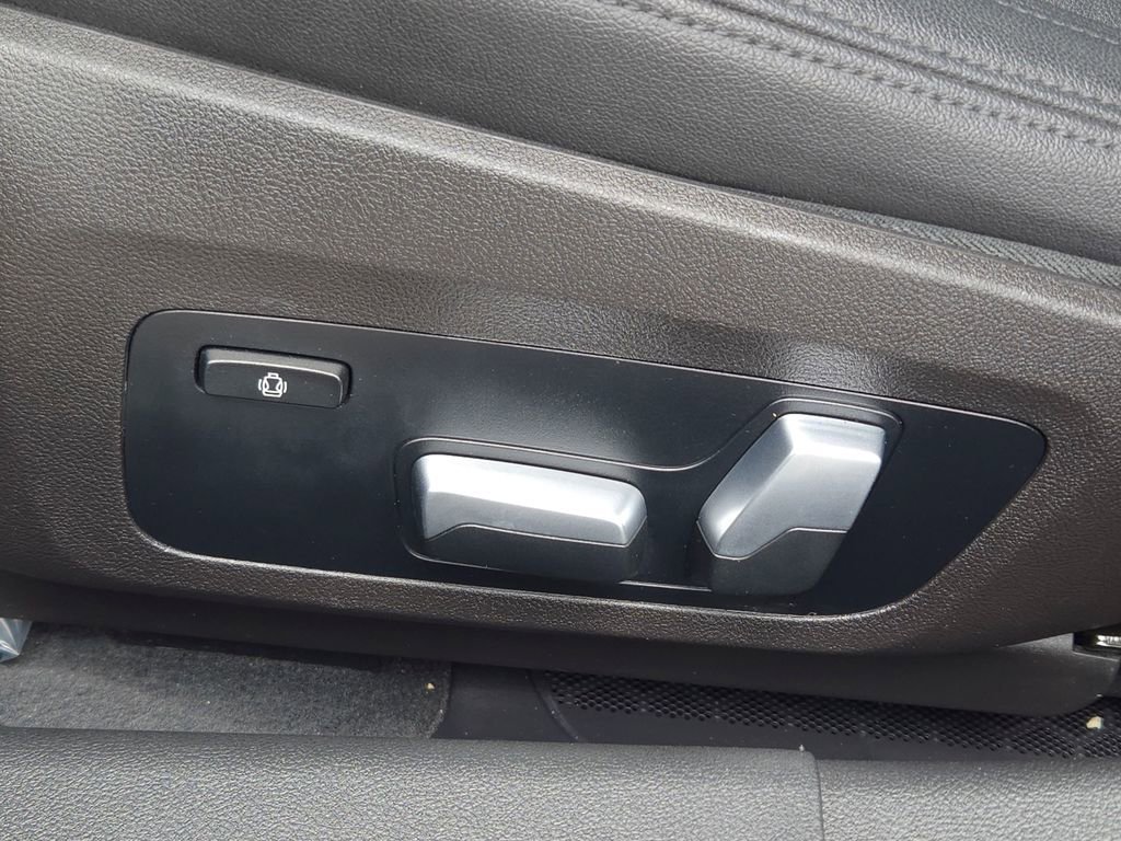 Used 2021 Jet Black BMW 330i image 17