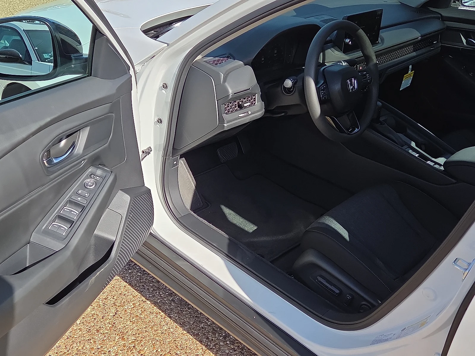 New 2026 Platinum White Pearl Honda SE image 9