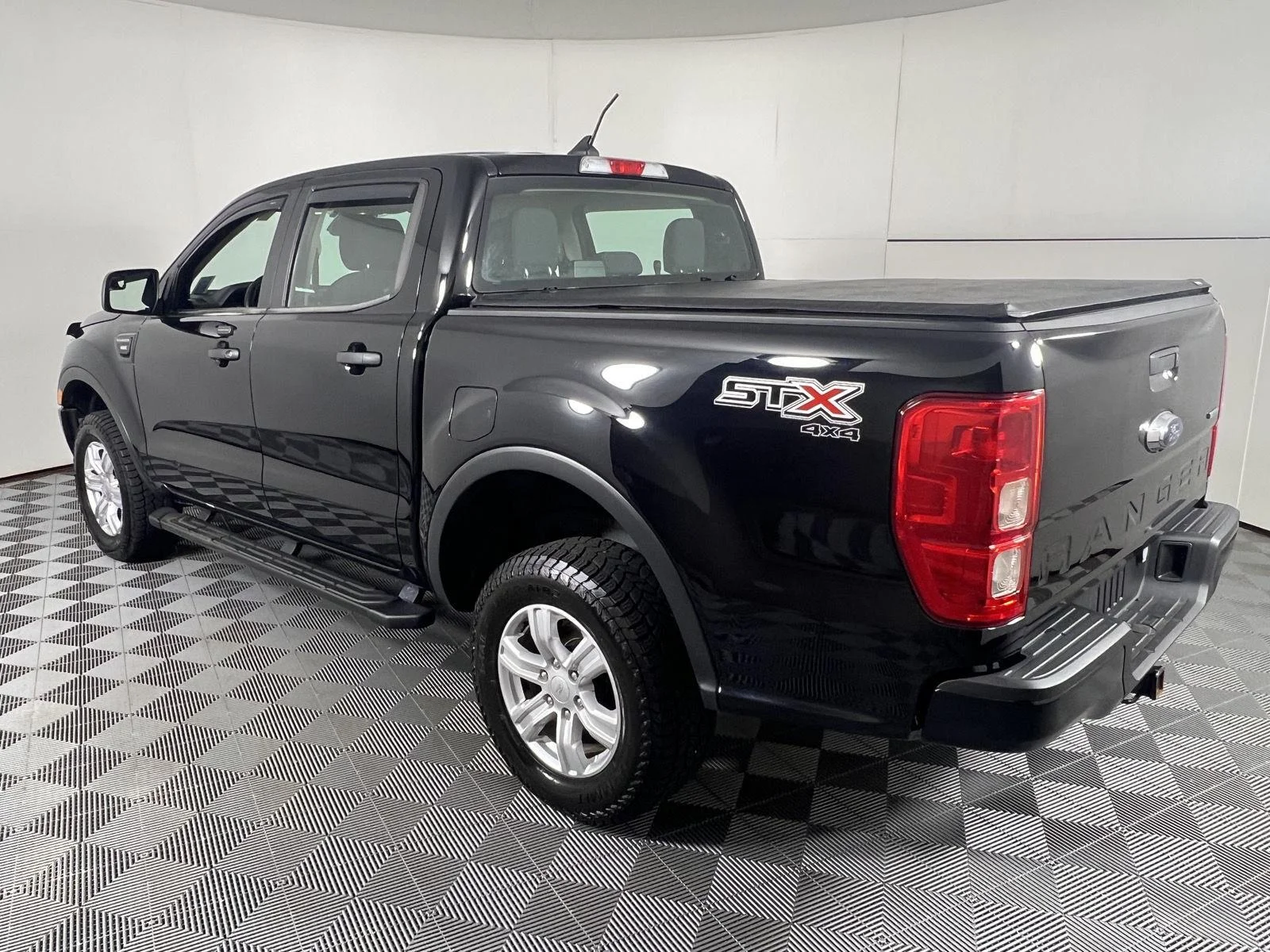Used 2020 Shadow Black Ford XL image 8
