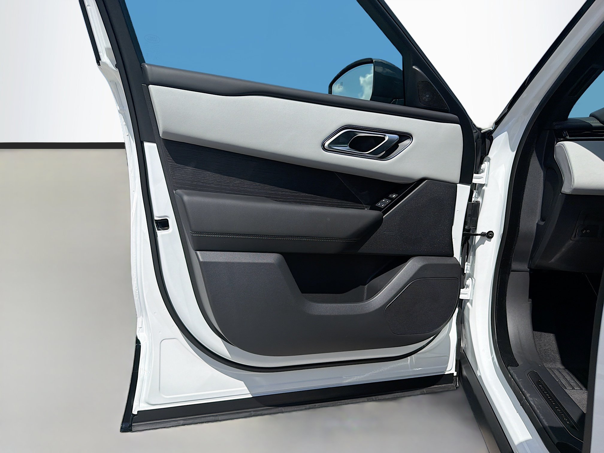 New 2026 Ostuni Pearl White Land Rover Belgravia Edition image 21