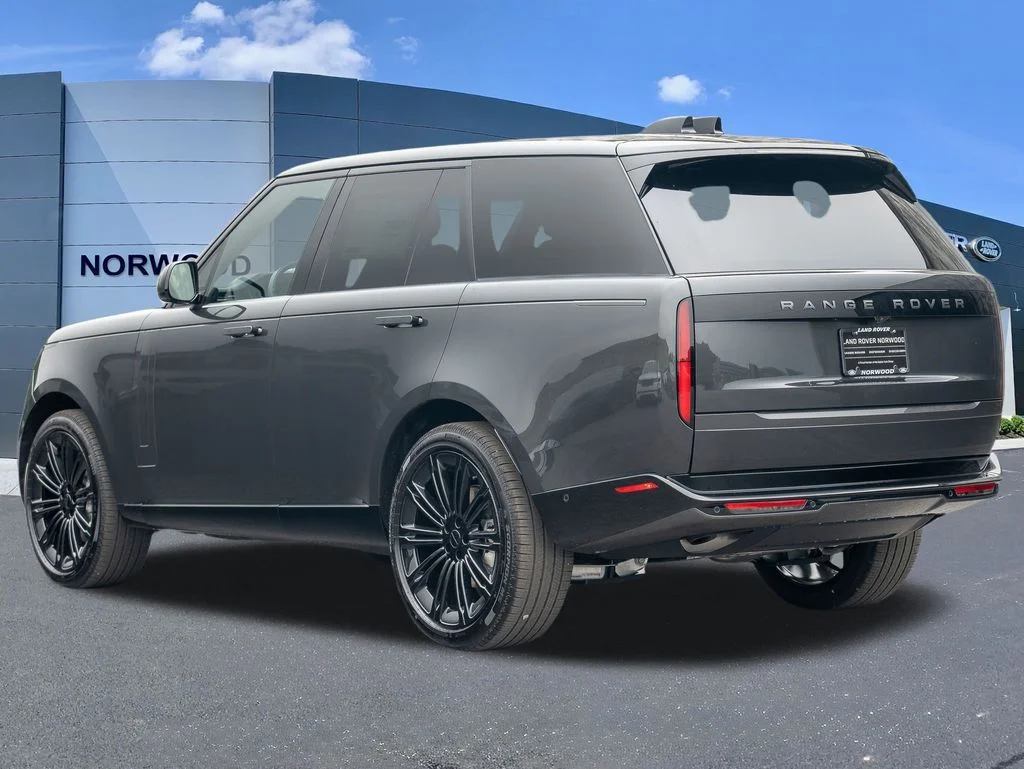 New 2026 Carpathian Grey Land Rover SE image 6