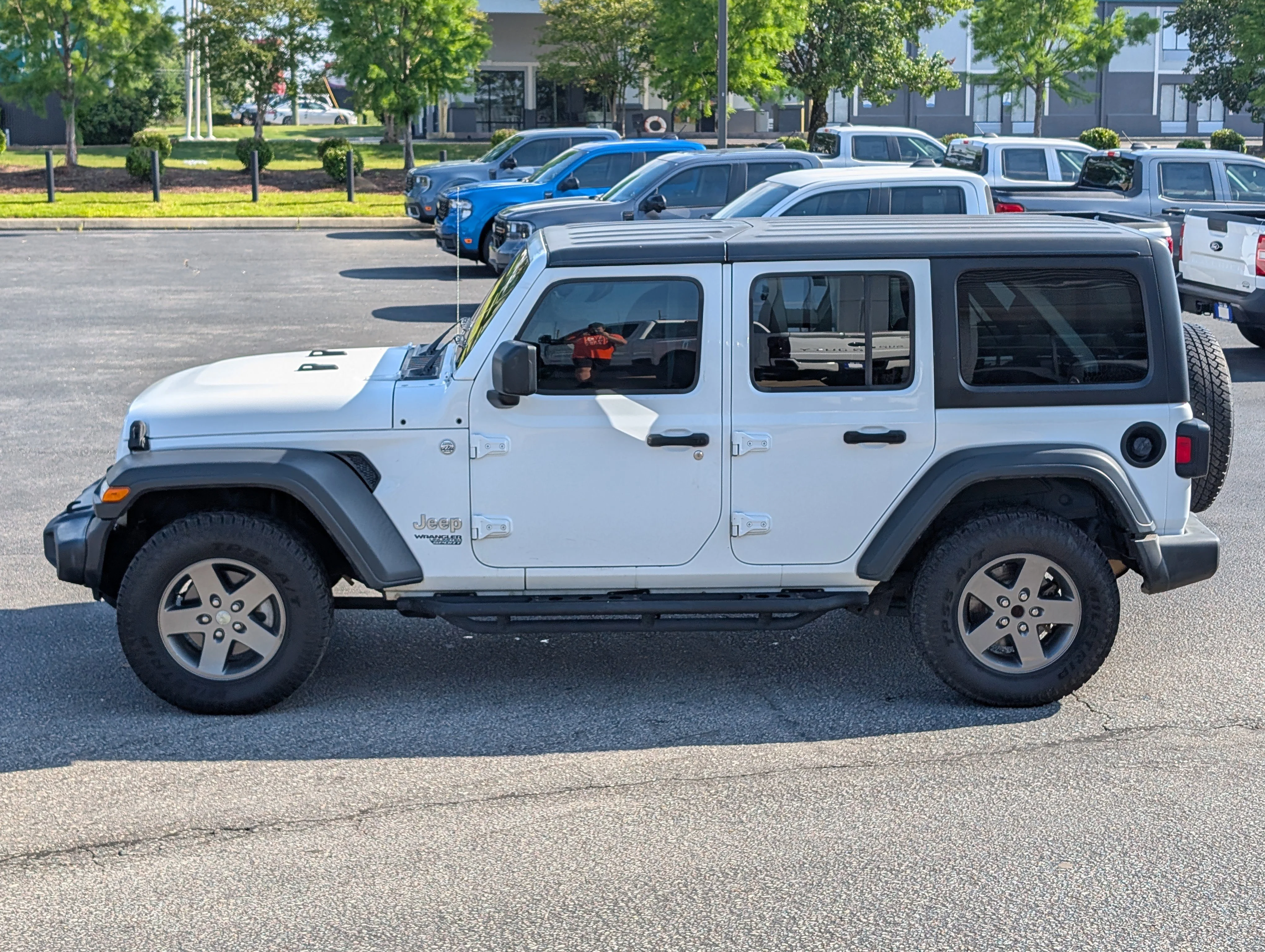 Used 2018 White Jeep Sport image 49