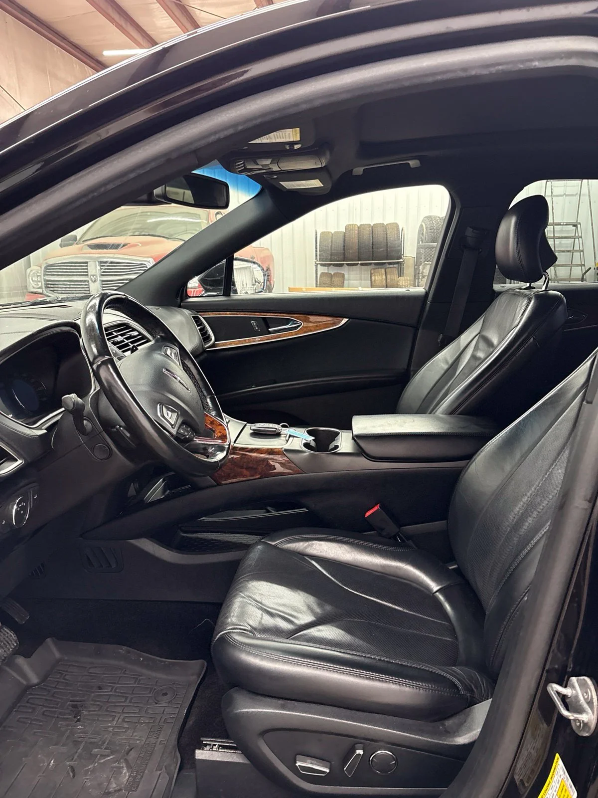 Used 2018 Black Velvet Lincoln Reserve image 9