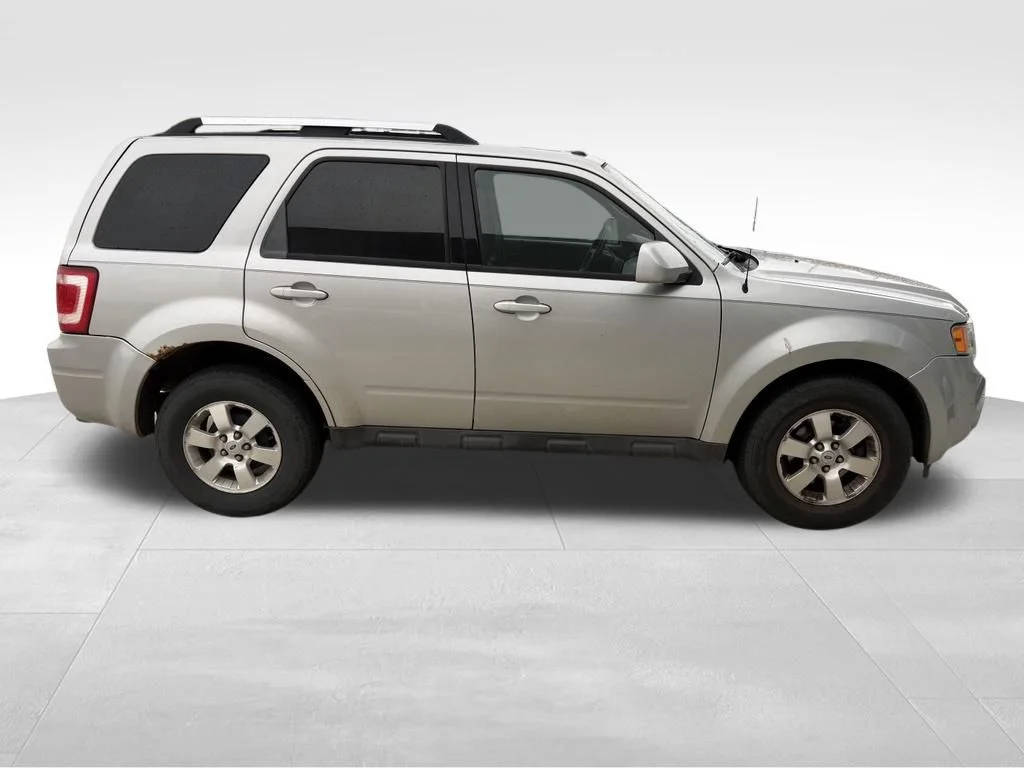 Used 2009 Ford Escape Limited with VIN 1FMCU94G99KA15560 for sale in Huron, SD