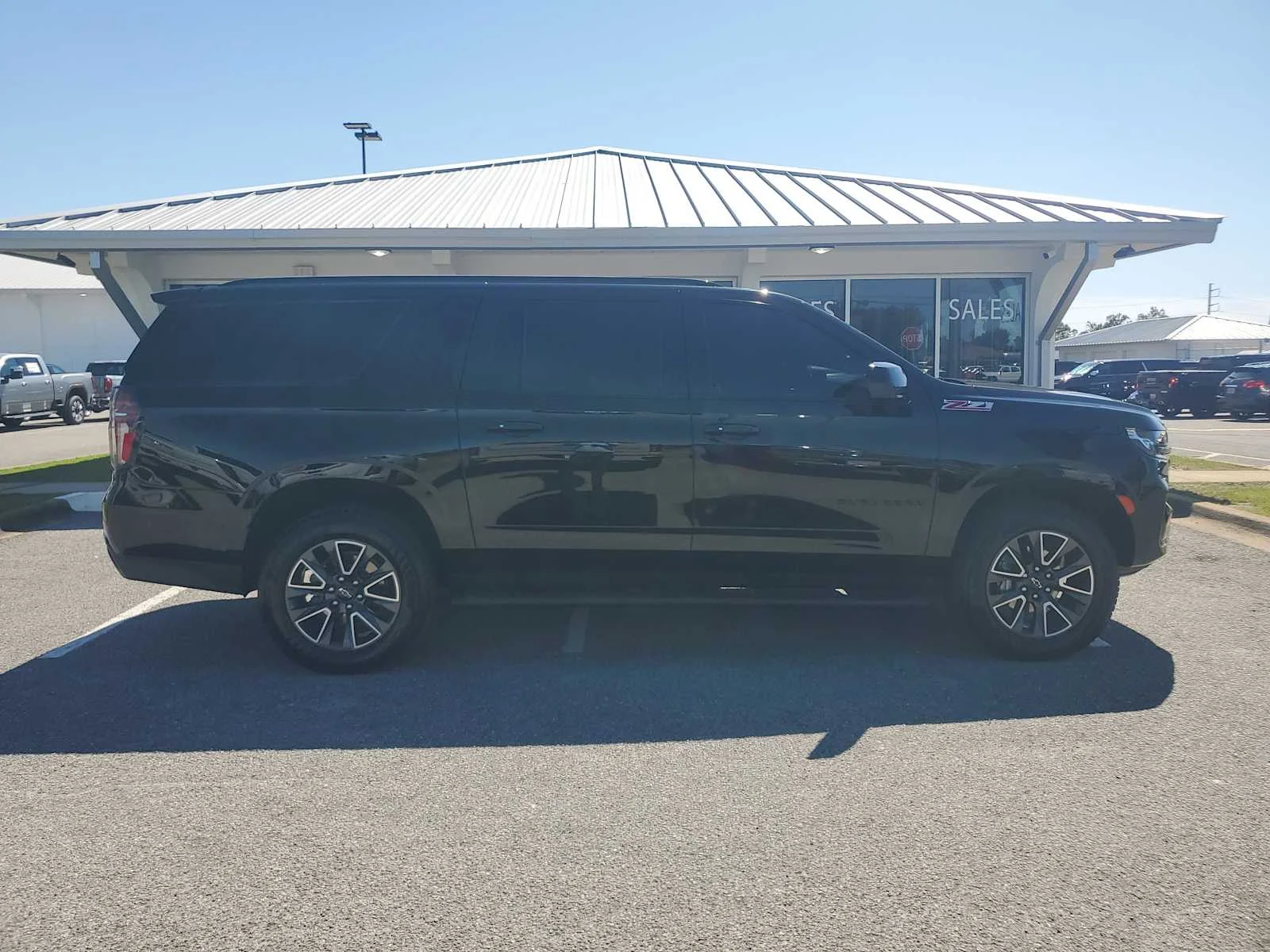 Used 2023 BLACK Chevrolet Z71 image 9