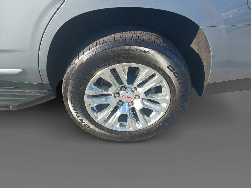 Used 2025 Sterling Metallic GMC Denali image 8