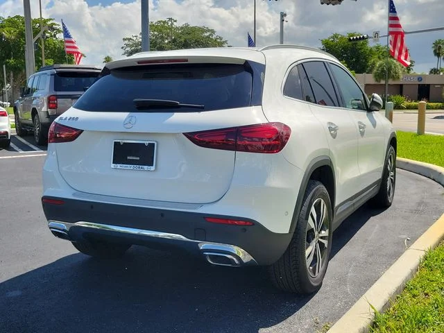 Used 2025 White Mercedes-Benz GLA 250 image 4
