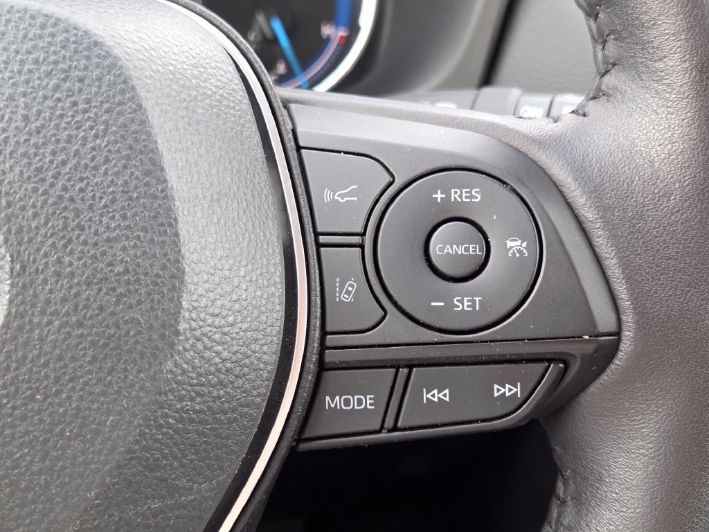 Certified Used 2025 Pearl Toyota XLE image 15