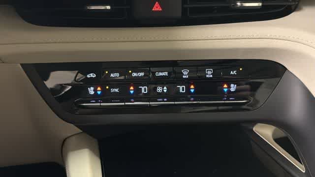 Used 2023 White Frost Tricoat Buick Avenir image 22