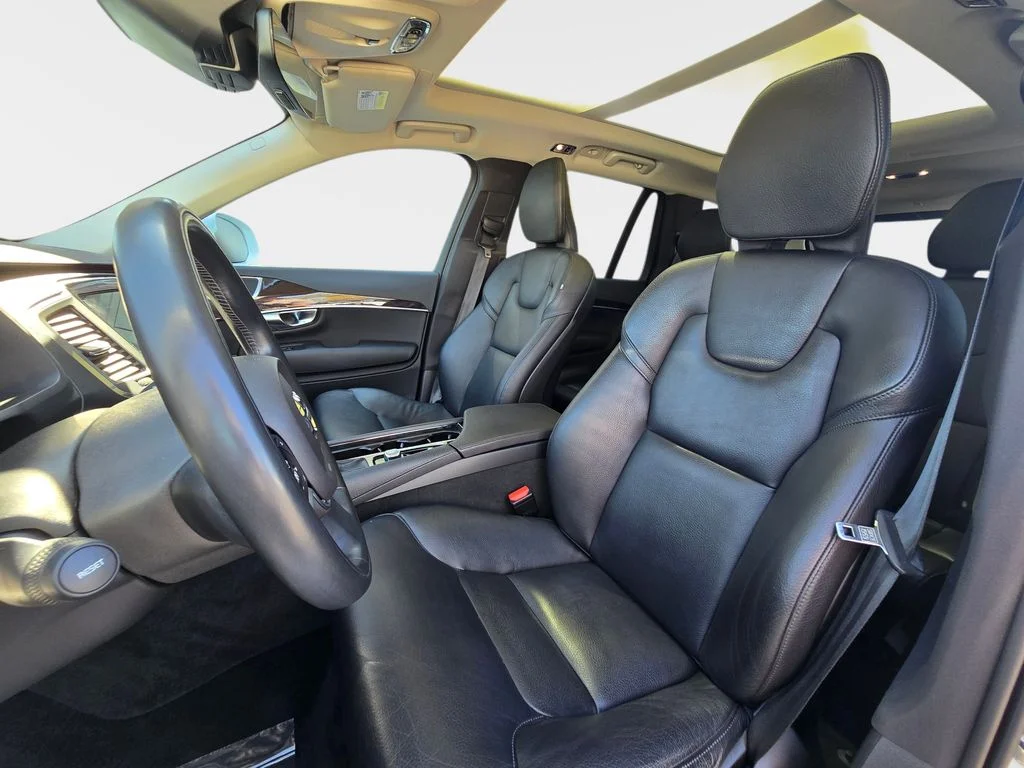Used 2019 White Volvo T6 Momentum image 18