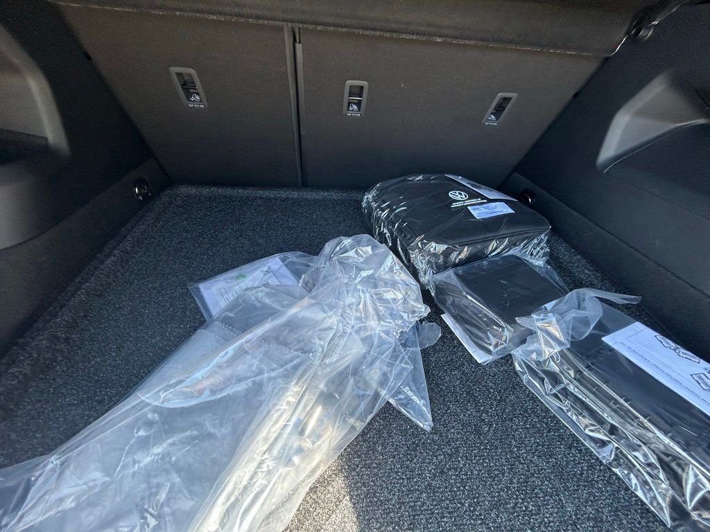 New 2026 White/off-white Volkswagen 2.0T SE R-Line Black image 44