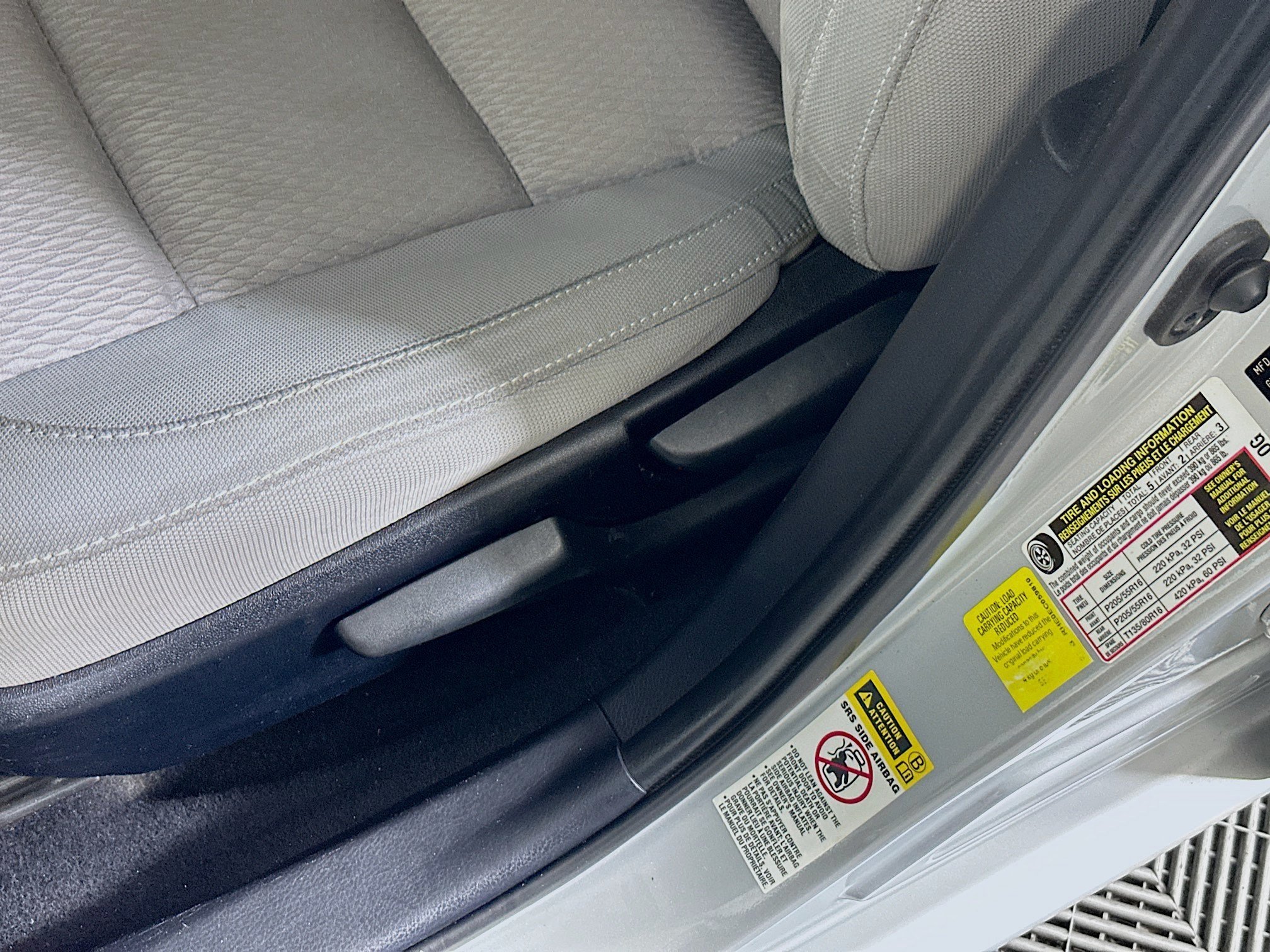 Used 2014 Classic Silver Metallic Toyota LE image 13