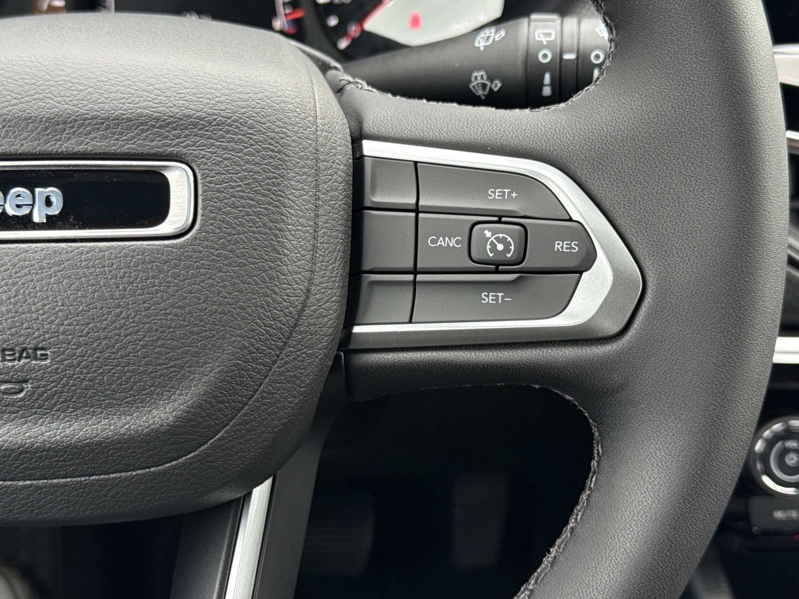 New 2026 Bright White Clearcoat Jeep Latitude Altitude image 7