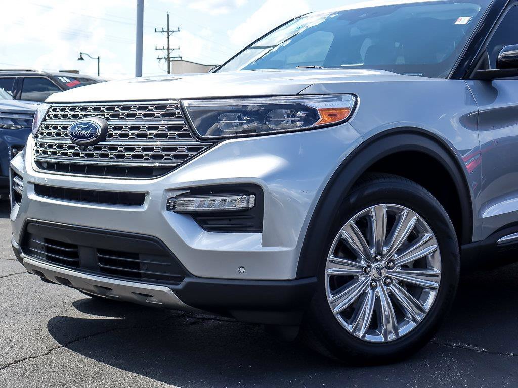 Used 2023 Silver Metallic Ford Limited image 3