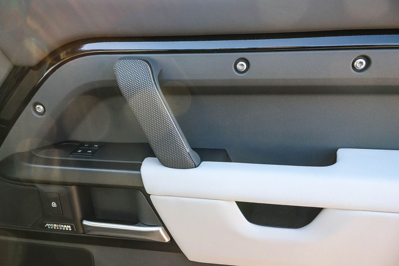 2026 Land Rover Defender X - Photo 17