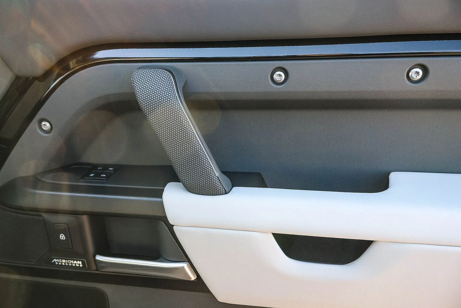 New 2026 Santorini Black Land Rover X image 17
