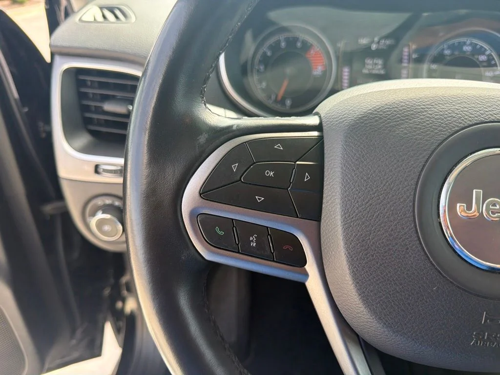Certified Used 2021 Diamond Black Jeep Latitude Lux image 20