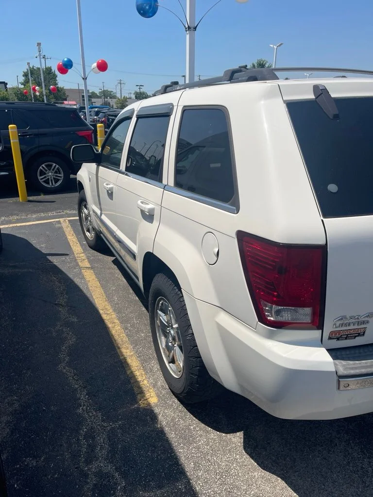 Used 2008 White Jeep Limited image 4