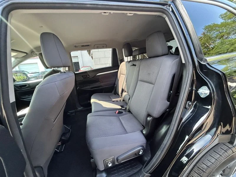 Used 2018 Black Toyota LE Sport Utility 4D image 36