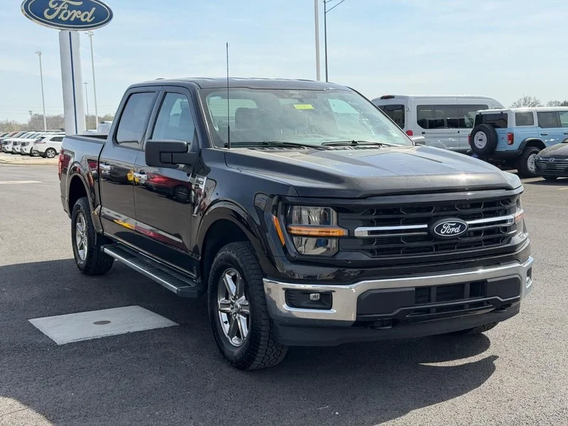 Certified Used 2025 Agate Black Metallic Ford XLT image 3