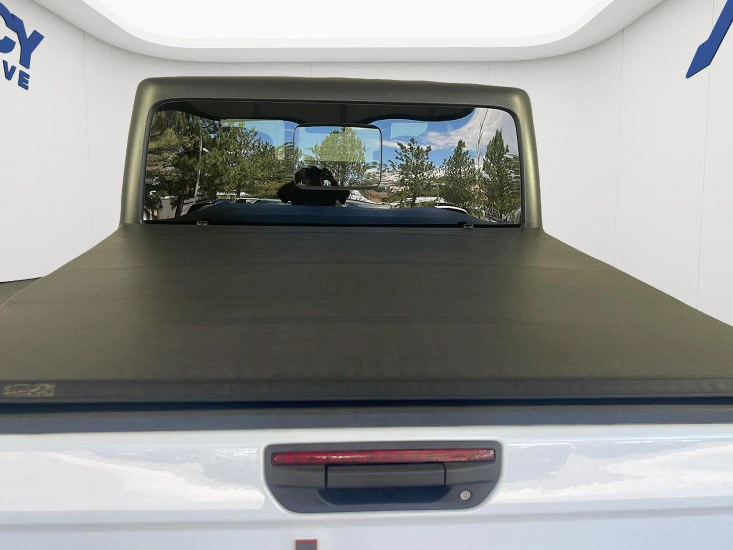 Used 2022 Bright White Clearcoat Jeep Mojave image 29
