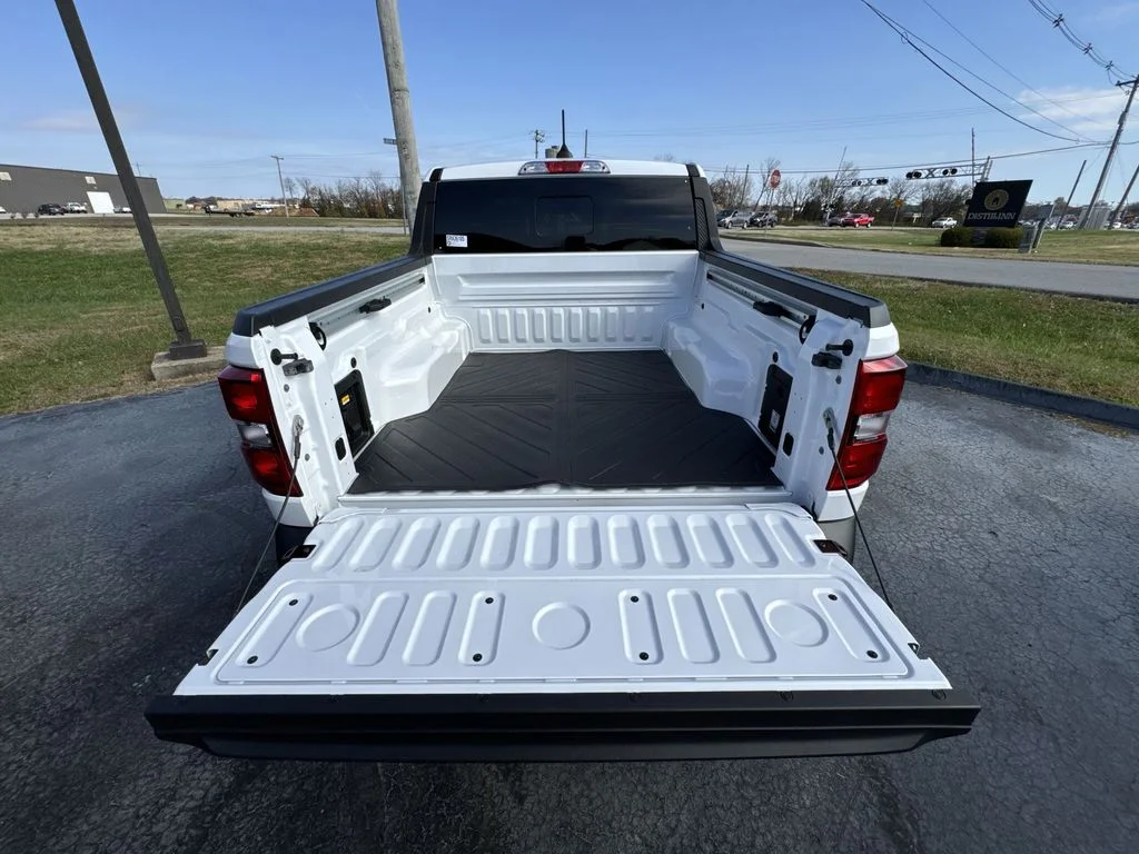 Used 2025 White Ford Lariat image 23