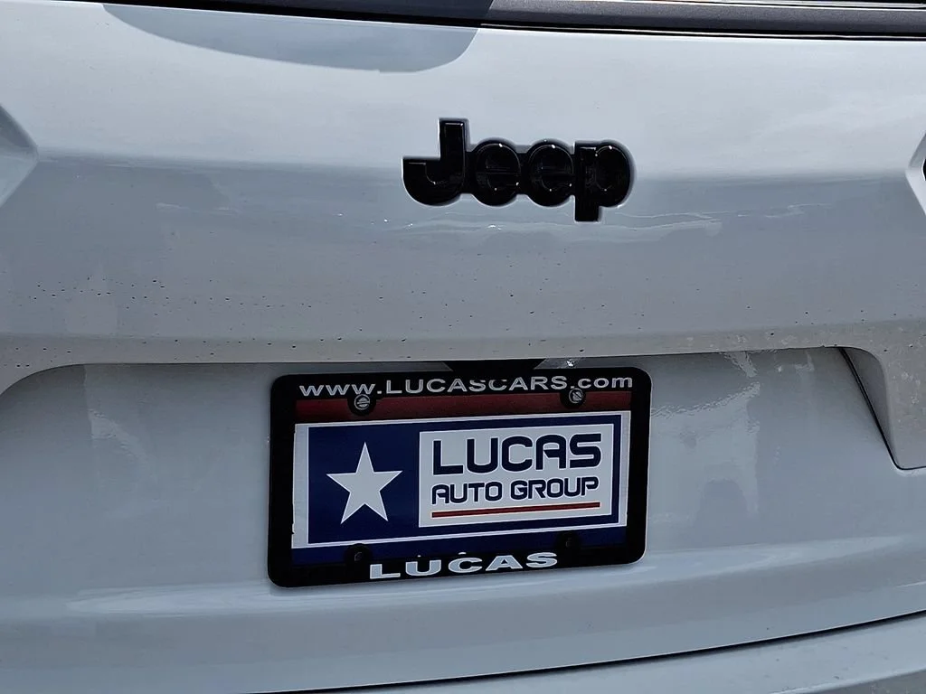 New 2026 Bright White Clearcoat Jeep Laredo Altitude image 21
