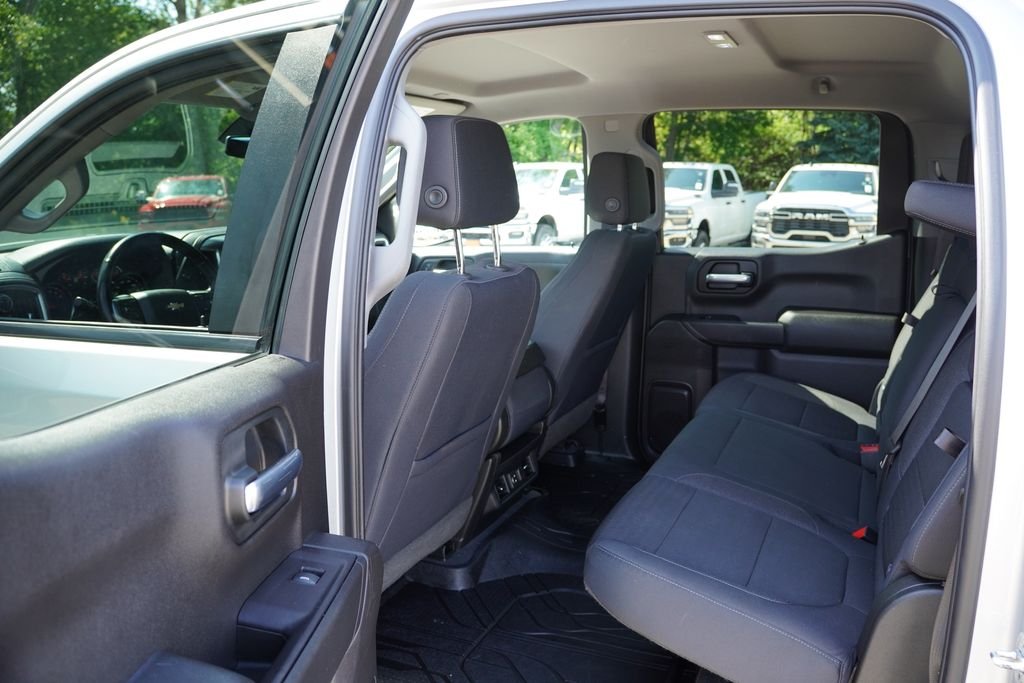 Used 2019 Silver Ice Metallic Chevrolet LT image 17