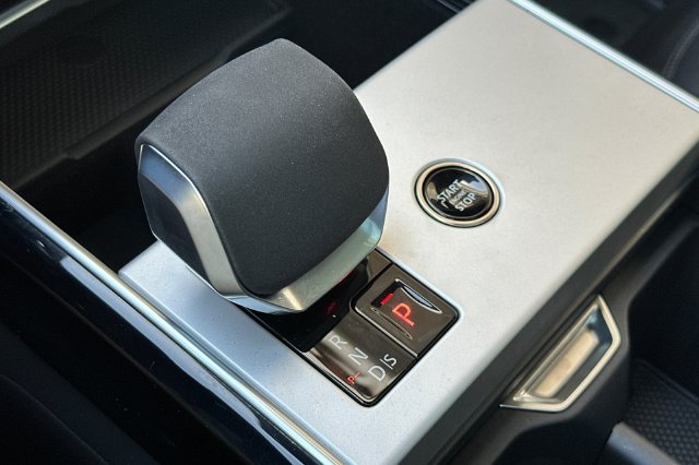 New 2026 Obsidian Black Satin Land Rover SE image 20