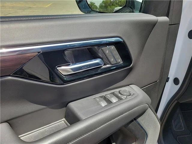 Used 2025 White Chevrolet LT 4x2 image 11