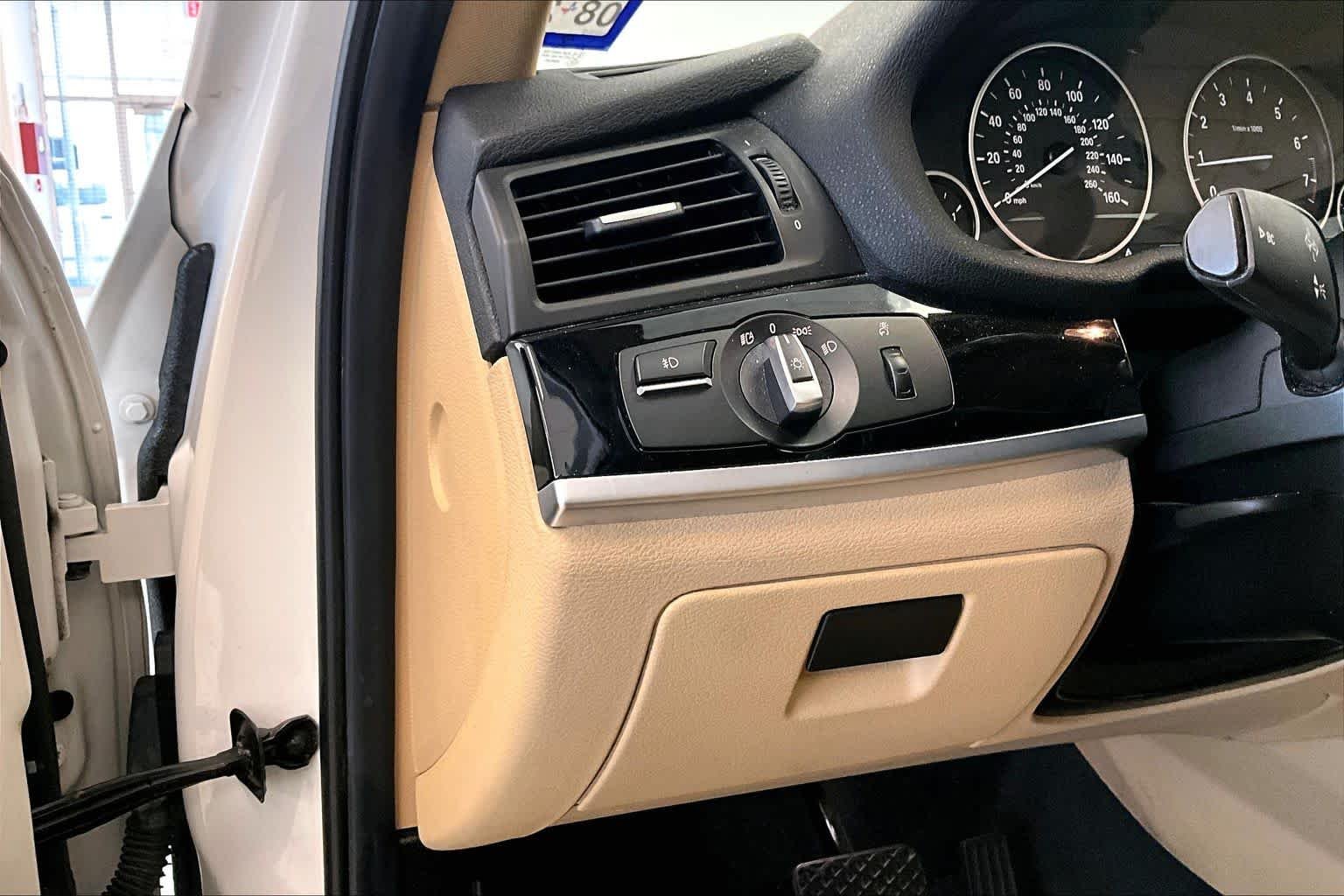 Used 2017 Alpine White BMW xDrive28i image 30