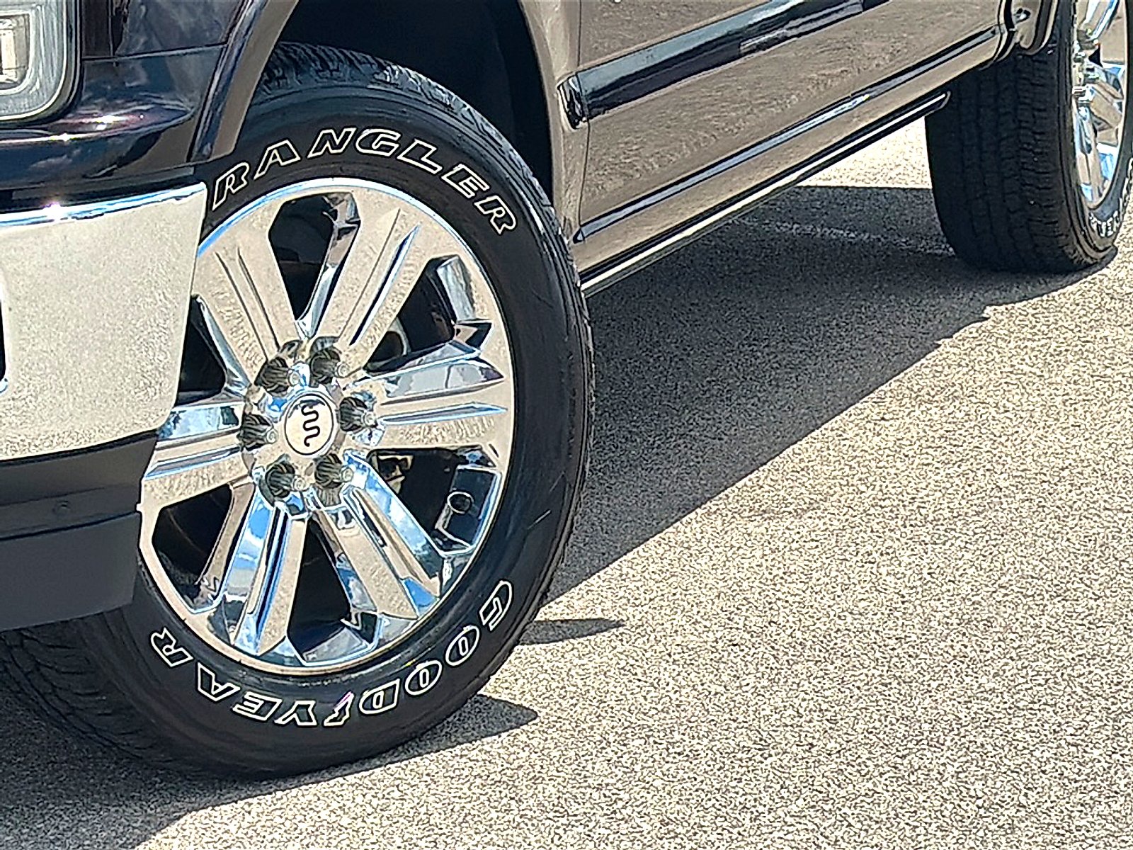 Used 2018 Guard Metallic Ford King Ranch image 3